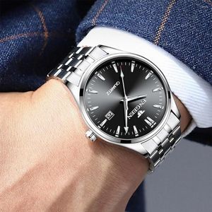 Montres-bracelets élégants hommes robe montre bracelet en métal affaires mouvement à Quartz hommes adultes cadeau d'anniversaire