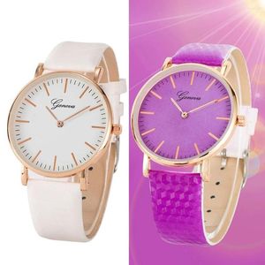 Relojes de pulsera Sun Color Changing Ladies Watch Correa de cuero Vestido redondo Pulsera de negocios Reloj