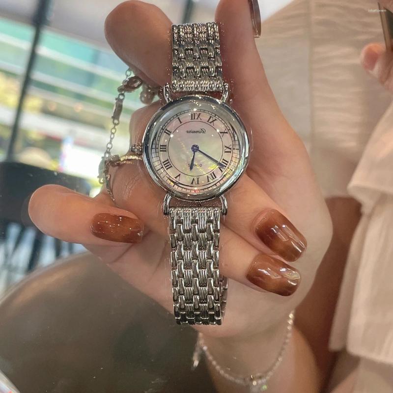 Наручные часы Темперамент со стальным ремешком Женские часы Топ Повседневная мода Кварцевые нишевые изысканные наручные часы для женщин