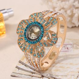 Relojes de pulsera Reloj de lujo superior para mujer con incrustaciones de diamantes florales, esfera pequeña, opción de moda DIY para amantes y novia 230905