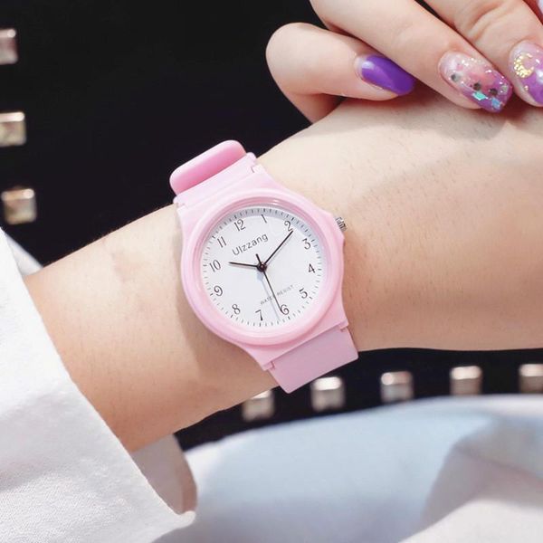 Montre-bracelettes ulzzang classiques noirs blancs enfants en silicone regardent un quartz numérique simple regarder les enfants gifles sportives imperméables