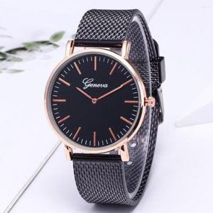 Montres-bracelets unisexe hommes femmes montres de luxe en acier inoxydable Quartz Sport bande en plastique Montre-bracelet numérique Reloj Montre Femme