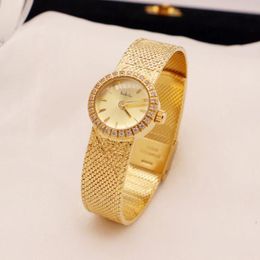 Montres-bracelets Vintage 2023 Montre Femme Diamant Rétro Luxe Cadeaux élégants Bande de laiton 24K Plaqué or Quartz de haute qualité