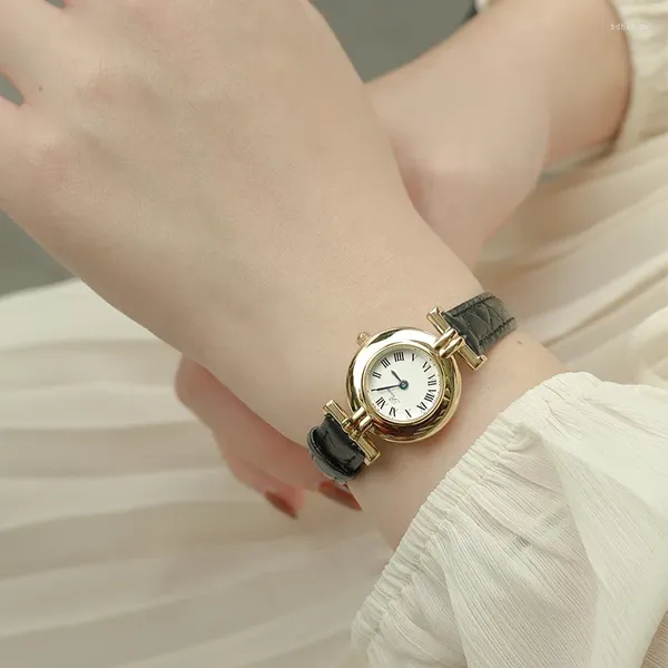 Relojes de pulsera Correa de cuero vintage Reloj subdial para mujer Relojes para mujeres Accesorios para niñas blancas de lujo Regalos