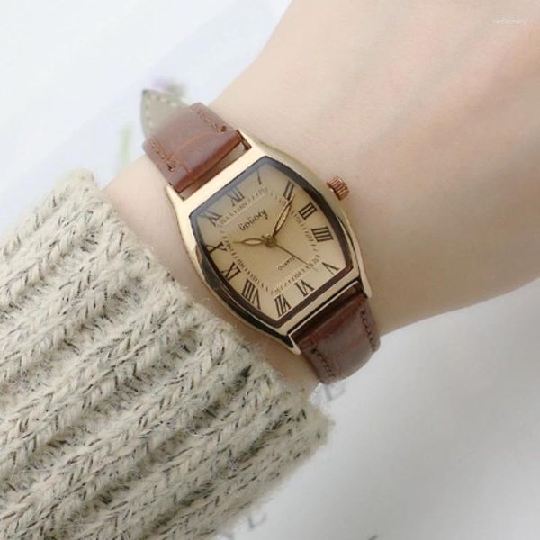 Montre-bracelets Vintage Pointer Women's Watchs Watch Quartz Watch Minimaliste Roman Numeral Cadrue de bracelet avec bande de montre en cuir pour femmes Reloj