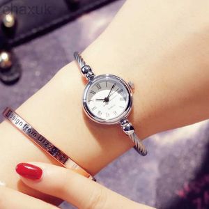Montre-bracelets Vintage Quartz Watch Alloy Stracles Band Bracelet analogique Montre des femmes Gift Fashion Corloge exquise D240417