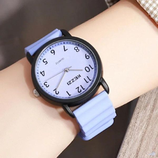 Relojes de pulsera Reloj Mujer Moda Simple Estudiante Reloj digital Banda de silicona 3 Bar Deportes impermeables Hombres Relojes de cuarzo Para Mujer