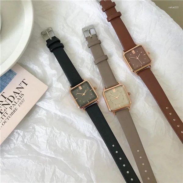 Montre-bracelets regarder les femmes de mode de mode Fashion Quartz Simple Retro Design Watches For Leather Band Womens Reloj de Mujer