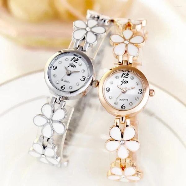 Montre-bracelets Regardez les montres de mode bracelet pour femmes marque coréenne Style à cinq feuilles de pétale en acier Lady's Quartz Wristwatch Reloj Para Mujer