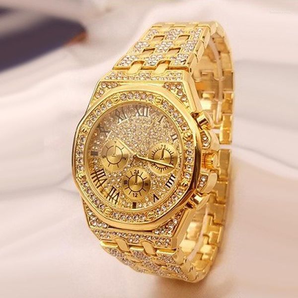 Montres-bracelets montres de luxe affaires or jaune hommes plein strass quartz mâle horloge