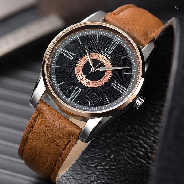 Relojes de pulsera Invierno 2023 Hombres Relojes de cuero vintage a prueba de agua Se aplican al estilo Comercio de hombres Reloj de cuarzo casual Cinturón negro