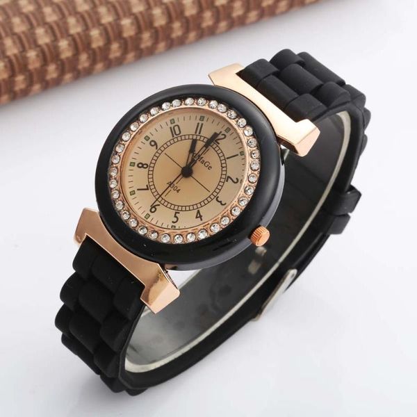 Montres-bracelets WOMAGE Montres Mode Casual Femmes Strass Bande De Silicone Quartz Montre-Bracelet Relogio Feminino Horloge Dames