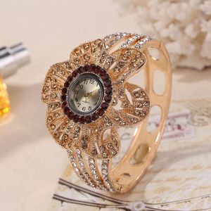 Relojes de pulsera para mujer, informales, con esfera en forma de flor, diamantes de imitación, reloj de cuarzo para dama de honor, boda, citas, compras, venta de relaciones públicas