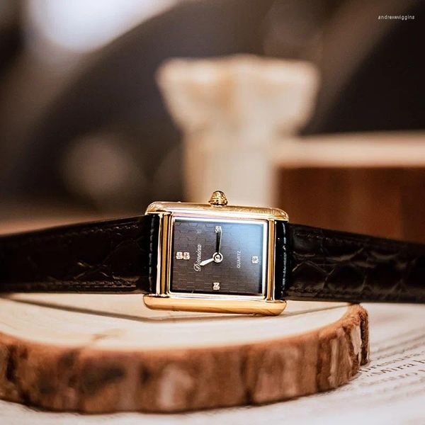 Mujeres de pulsera Women Quartz Watch Luxury Square Rectangledial Diamond Vintage Black Gold Reloj Números romanos Relojes Damas Muñeco de pulsera