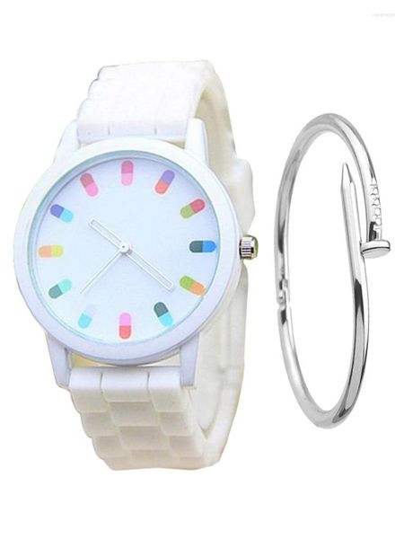 Relojes de pulsera Banda de mujer Reloj de silicona de muñeca Deportes Ropa bonita Bonitos relojes de cuarzo de color para mujer Diseñador