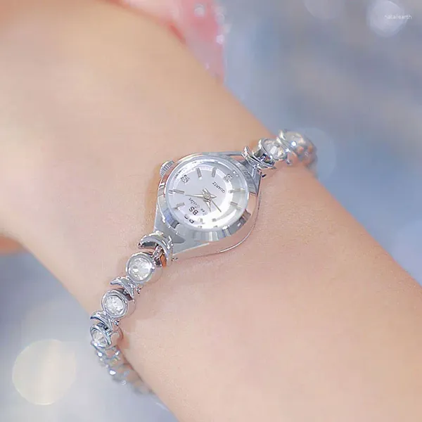 Montres-bracelets pour femmes, montre de luxe, étoile, lune, chaîne en zircone, or, argent, petit cadran, quartz, boîte-cadeau étanche