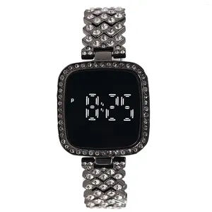 Montres-bracelets femmes bracelet en cristal montre cadran carré numérique avec bande de strass pour cadeau d'anniversaire petite amie