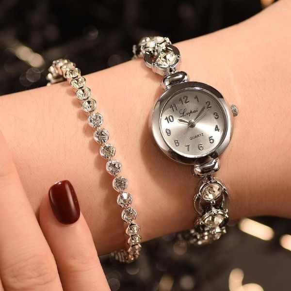 Montres-bracelets Mode féminine et montre à quartz exquise avec bracelet 2pcs / set bande d'acier de luxe plein diamant