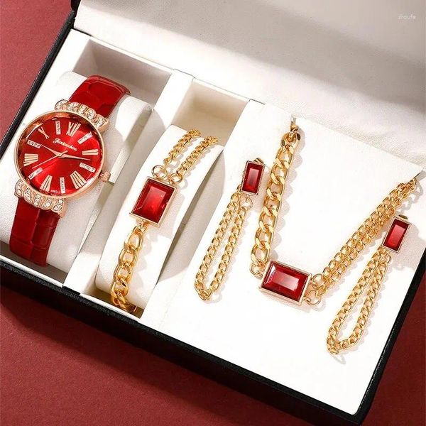 Montre-bracelets pour le quartz de mode féminin Watch Luxury Red Leather Band analogue de bracelet de bracelet pour femmes