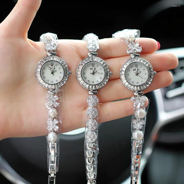 Relojes de pulsera Reloj de lujo ligero para mujer Marca Conjunto de diamantes Resplandor Cuarzo Pulsera impermeable Moda y elegante Mujer V82