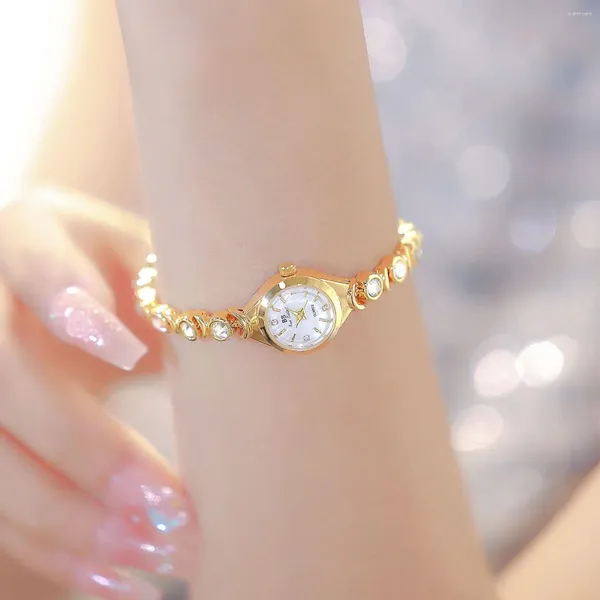 Relojes de pulsera Reloj de lujo ligero para mujer Marca de piedras preciosas Pulsera de diamantes Moda y elegante V66