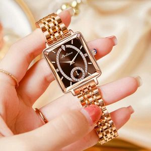 Montres de bracelettes sur les montres féminines de la mode