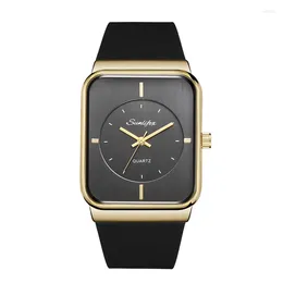 Montres-bracelets Femmes Silicone Montre Souple Bande De Caoutchouc Quartz Montre-Bracelet Simple Minimaliste Femelle Noir Blanc Or Horloge Étudiants Mode Reloj