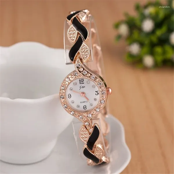 Montreuses-bracelets Femmes Watch 2024 Fashion Versatile Luxury Luxury Femme Casual Band Rhinestone Set Diamond British Wristwatch
