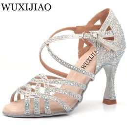 WUXIJIAO argent bleu strass chaussures de danse latine femmes Salas chaussures de salon perle talon haut 9 cm valse logiciel chaussures 240116