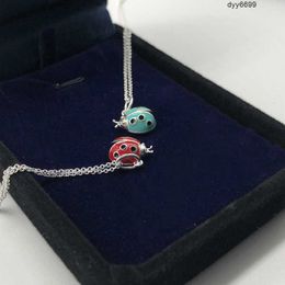 Wwpx Collares pendientes t Family S925 Plata esterlina Tiffanynet Mujer Azul Rojo Siete Estrellas Mariquita Collar Moda Versátil Joyería Personalizada Insecto Colgante