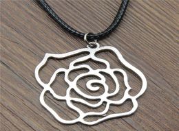 Wysiwyg 5 stuks Lederen ketting Kettingen Hangers Choker Kraag Male ketting Mode Hollow Rose Flowers 37x36mm N6B140082415319