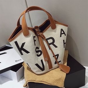 X sac femme française mode féminine nouvelle version coréenne de la texture de l'alphabet panier de légumes à main seau rétro sac à main à une épaule