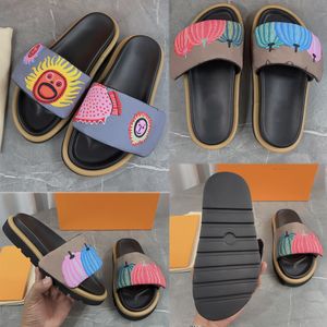 x YK Pool Pillown Flat Comfort Mule Slippers xyk collection 1ABD91 Bedrukt nylon Loopzool met loopvlakbuitenzool kleurrijke Pompoenen print Luxe pantoffels sandalen