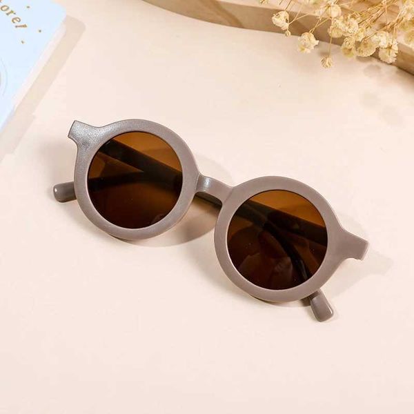 X7qn Sunglasses Fashion Round Crame Round Lunettes de soleil pour les enfants UV400 Bébé garçons Girls Enfants mignons beaux verres de soleil givrés Sun Shade Eyewear D240429