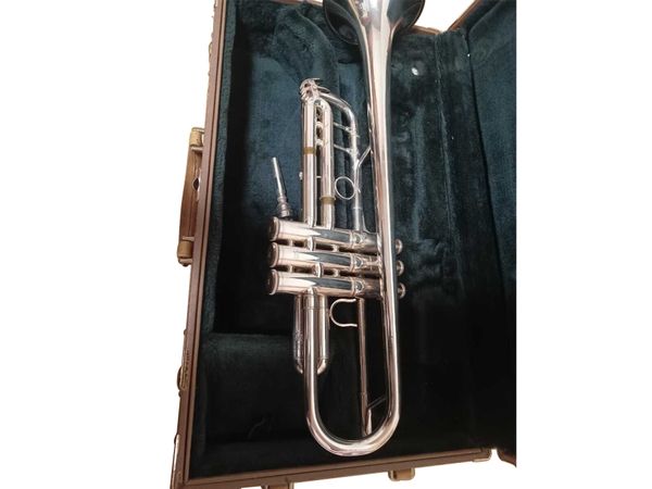 Xeno YTR 8335US - Boquilla para trompeta plateada, instrumento musical, estuche rígido