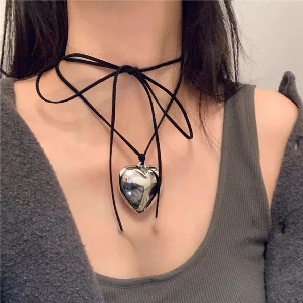 Xialuoke Goth Black Velvet Big Heart Pendant Choker Collier pour femmes Elegant Weave Notted Bowknot Chain Adjustable Chain Bijoux 240403