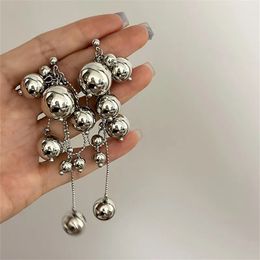 Xialuoke Long Tassels Round Metal Ball hanger oorbellen voor vrouwen European American Style Dange Earrings party sieraden 240416