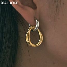 Les boucles d'oreilles en double couleurs irrégulières de métal vintage Xialuoke pour femmes peuvent être séparées en portant des boucles d'oreilles bijoux 240416