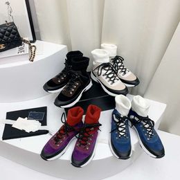Xiao Xiangfeng dikke zool en 2023 herfst/winter nieuwe ronde kop gekleurde sport hoge casual schoenen voor dames halflange sokken