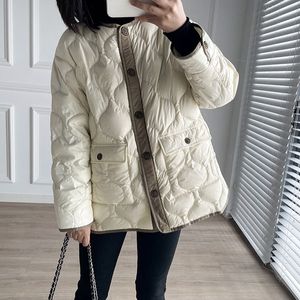 Xiaoxiangfeng chaqueta de plumón tendencia rejilla de diamantes chaqueta ligera y fina corta negra chaqueta de mujer de alta gama ropa de invierno para mujer