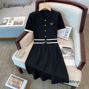 Xiaoxiangfeng Frans Hepburn Little Black Dress Children's Summer Nieuw ontwerp voelt taille slanke ijs zijden gebreide jurk 10d