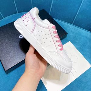 Xiaoxiangfeng Nieuwe letter Real Leather Shoes Black en White Match Color Panda Board Shoes White Flat Casual Lace-Up Small White Shoes Vrouw
