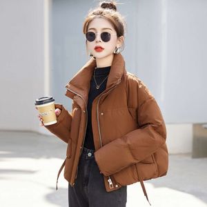 Xiaoxiangfeng court minceur vers le bas pour les femmes d'hiver 2023 Nouveau manteau de style petit et occidental à la mode