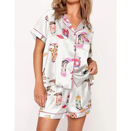 Xingqing Satin Pajamas Set Femmes Y2K Vêtements Boots graphiques Imprimer une manche courte simple et shorts 2000 Loungewear 240423