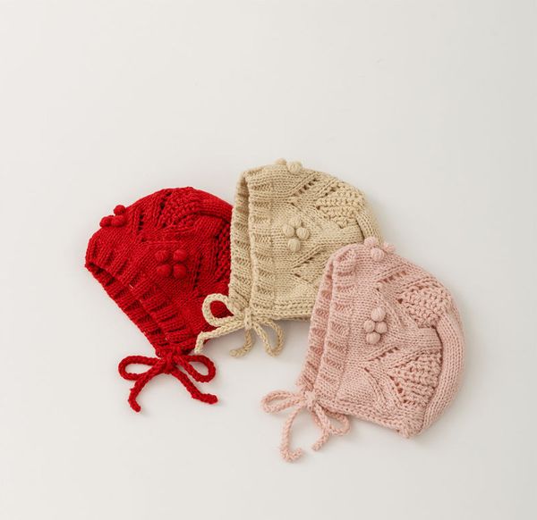 Gorros de crochet huecos para bebés de Navidad, niños pequeños, niñas, pompones estéreo, gorro con apliques, gorro cálido para exteriores para niños pequeños de otoño e invierno Z5631