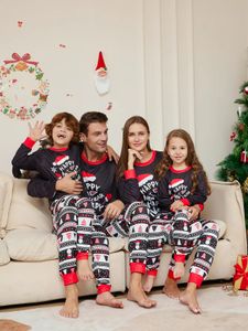 Pyjama de noël imprimé dessin animé, ensemble assorti, vêtements pour la maison, mère, fille, père, fils, barboteuse, vêtements de nuit, tenue pour chien