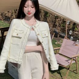 Xpqbb Lente Wit Tweed Jas Vrouwen Koreaanse Mode Gouden SingleBreasted Korte Jas Dames Zakken Lange Mouw Uitloper 240116
