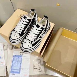 XVESSELS/VESS VANDELIJKHEID Designer schoenen Casual Wu Mens vrouwen schoen Lows gevulkaniseerde veter sneakers open achterste slippers VanNess Wu G.O.P