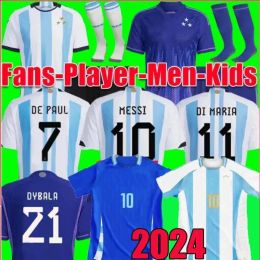 XXL 2024 Argentina Jerseys de fútbol 22 Fanáticos del mundo Versión del jugador Messi Mac Allister Dybala Di María Martínez de Paul Maradona Niño Kit para niños Hombres Mujeres Camiseta de fútbol