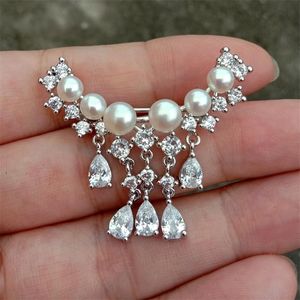 YﾷYING Broche de pavé de circonita cúbica con perlas blancas cultivadas en agua dulce naturales